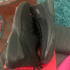 Comfortable tennis shoes